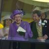 Elizabeth II ravie de la victoire d'Estimate dans la Gold Cup lors du Ladies' Day le 20 juin 2013 au Royal Ascot.