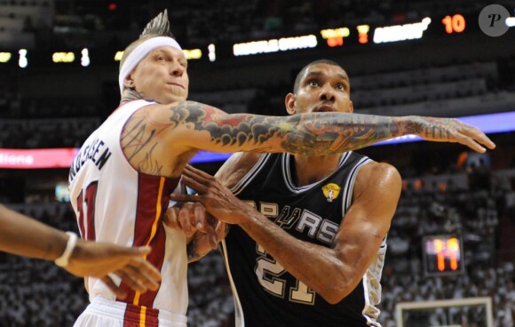 Chris Anderson et Tim Duncan lors du match 7 des finales NBA à Miami, le 20 juin 2013.