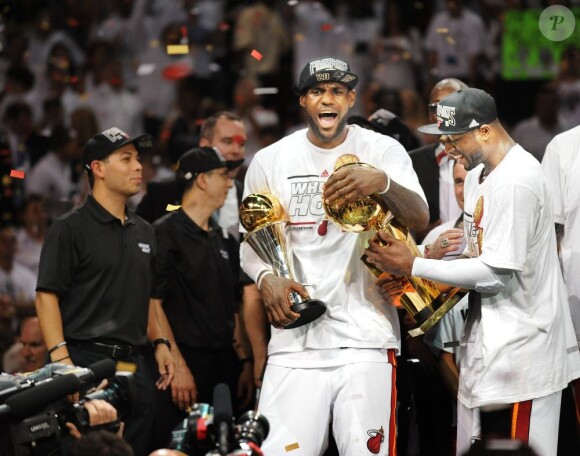LeBron James et Dwyane Wade lors du match 7 des finales NBA à Miami, le 20 juin 2013.