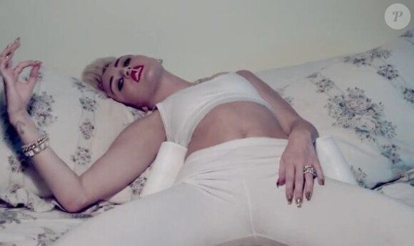 Miley Cyrus dans le clip de We Can't Stop, son nouveau single.