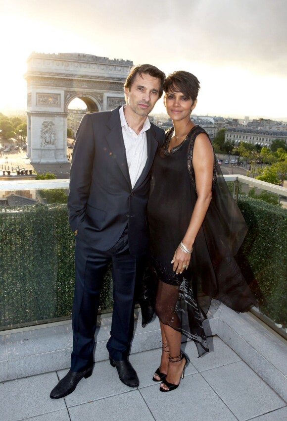 Exclusif - Halle Berry enceinte et Olivier Martinez, à Paris lors du Champs-Elysées Film Festival le 13 juin 2013