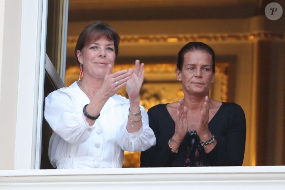 Albert de Monaco, Caroline de Hanovre et Stéphanie de Monaco assistent à la première partie des fêtes de la Saint-Jean, depuis le balcon du palais, le dimanche 23 juin 2013.