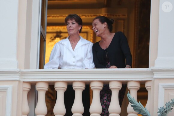Caroline de Hanovre et Stéphanie de Monaco assistent à la première partie des fêtes de la Saint-Jean, depuis le balcon du palais, le dimanche 23 juin 2013.
