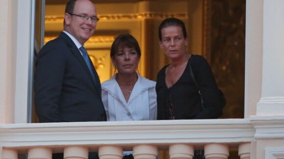Caroline et Stéphanie de Monaco, complices et rieuses avec leur frère Albert
