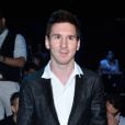 Le footballeur Lionel Messi assiste au defilé Dolce &amp; Gabbana hommes le 22 juin 2013 à Milan.