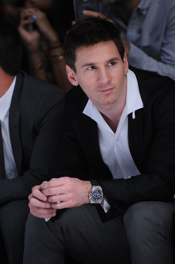 Lionel Messi assiste au defilé Dolce & Gabbana hommes le 22 juin 2013 à Milan.
