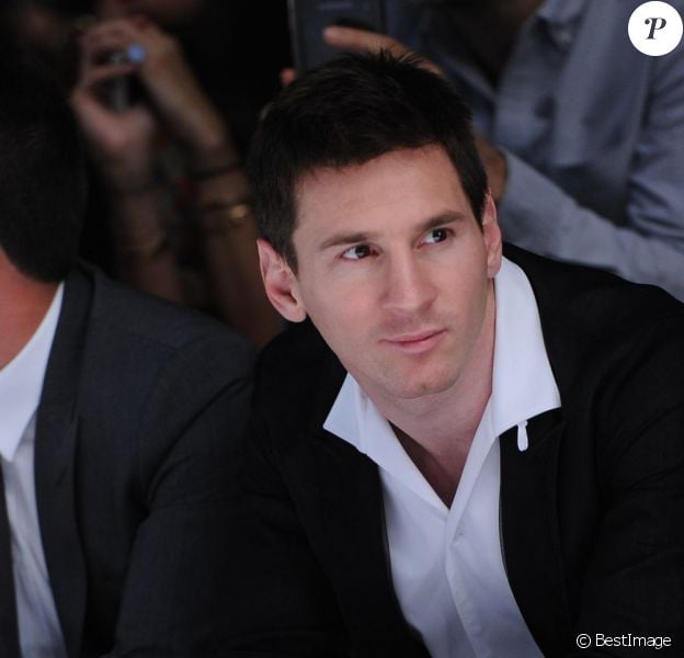 Lionel Messi assiste au defilé Dolce &amp; Gabbana hommes le 22 juin 2013 à Milan.