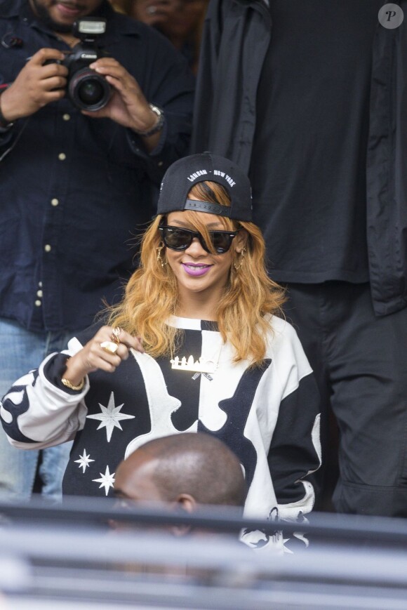Rihanna sort de son hôtel à Amsterdam, le 23 juin 2013