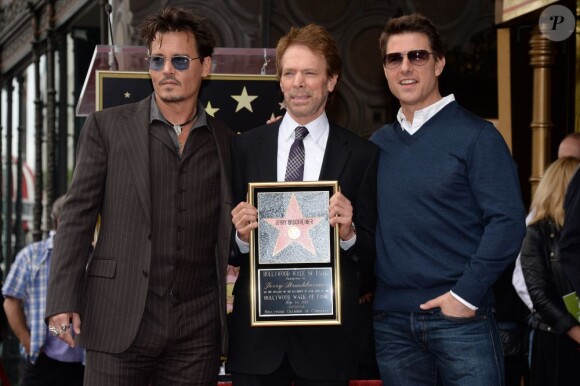 Jerry Bruckheimer avec Johnny Depp et Tom Cruise lors de la remise de son étoile sur Hollywood Boulevard à Los Angeles le 24 juin 2013