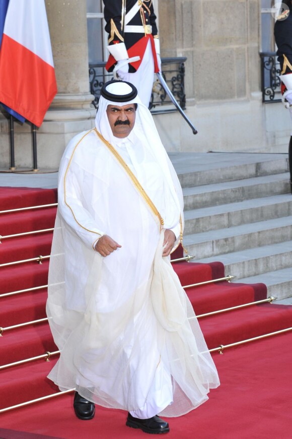 Le Cheikh Hamad bin Khalifa Al-Thani (qui vient d'abdiquer) lors d'une rencontre avec Nicolas Sarkozy à Paris, le 22 juin 2009