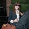 Exclusif - L'élégante Carla Bruni rentre à son hôtel après avoir fait la promotion de son nouvel album Little French Songs. Le 24 juin 2013 à New York. La chanteuse tenait dans sa main une cigarette électronique.