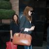 Exclusif - Carla Bruni rentre à son hôtel après avoir fait la promotion de son nouvel album Little French Songs. Le 24 juin 2013 à New York. La chanteuse tenait dans sa main une cigarette électronique.