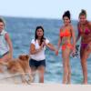 Exclusif - Hailey Baldwin s'amuse sur la plage avec des amies à Miami, le 26 Juin 2013.