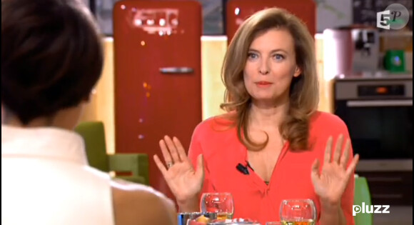Valérie Trierweiler était sur le plateau de C à vous, émission présentée par Alessandra Sublet. Jeudi 27 juin 2012.