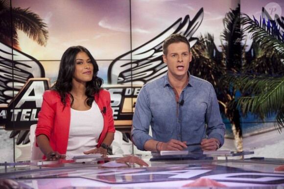 Ayem Nour et Matthieu Delormeau sur le plateau de l'émission Le Mag des Anges de la Télé réalité, le 1er mars 2013.