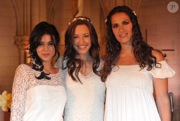 Natasha St Pier, Elisa Tovati, Sonia Lacen en showcase pour la sortie de l'album Thérèse, vivre d'amour à la Chapelle Sainte Thérèse de la Fondation des Apprentis d'Auteuil, à Paris le 10 avril 2013.