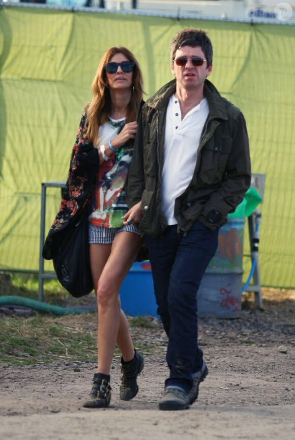Noel Gallagher et Sarah McDonald aperçus à Glastonbury le 29 juin 2013.