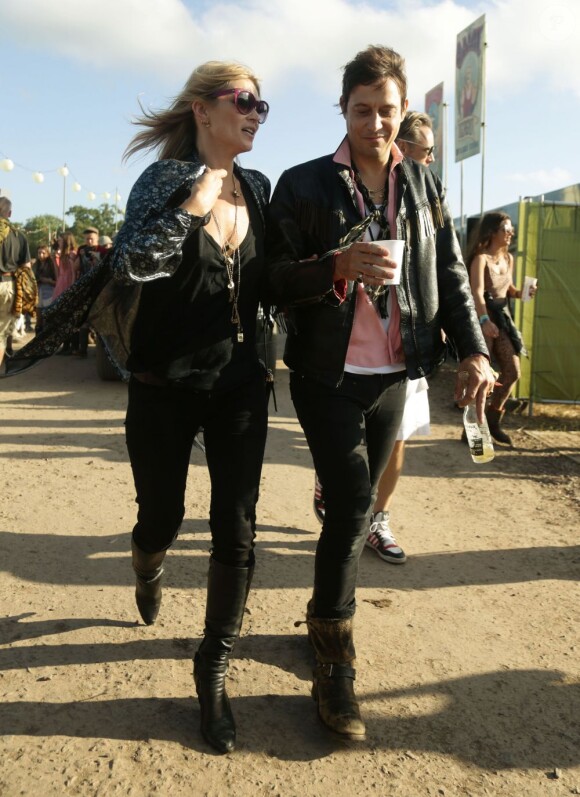 Kate Moss et son mari Jamie Hince à Glastonbury le 29 juin 2013.