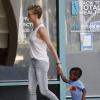 Charlize Theron et son fils Jackson à Los Angeles, le 29 juin 2013.