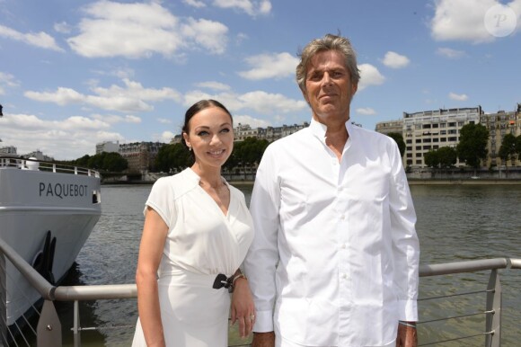 Dominique Desseigne et sa compagne Alexandra Cardinale lors de la 3ème édition du Brunch Blanc-Une croisiere sur la Seine à Paris le 30 juin 2013