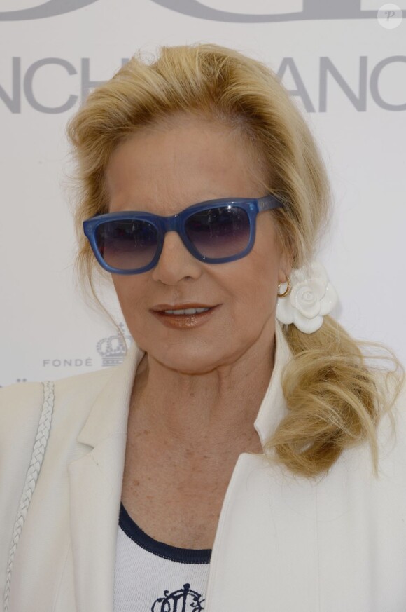 Sylvie Vartan lors de la 3ème édition du Brunch Blanc-Une croisiere sur la Seine à Paris le 30 juin 2013
