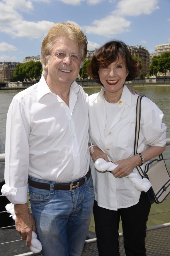 Francis Vandenhende et Denise Fabre lors de la 3ème édition du Brunch Blanc-Une croisiere sur la Seine à Paris le 30 juin 2013