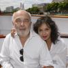 Gérard Jugnot et sa compagne Saida Jawad lors de la 3ème édition du Brunch Blanc-Une croisiere sur la Seine à Paris le 30 juin 2013