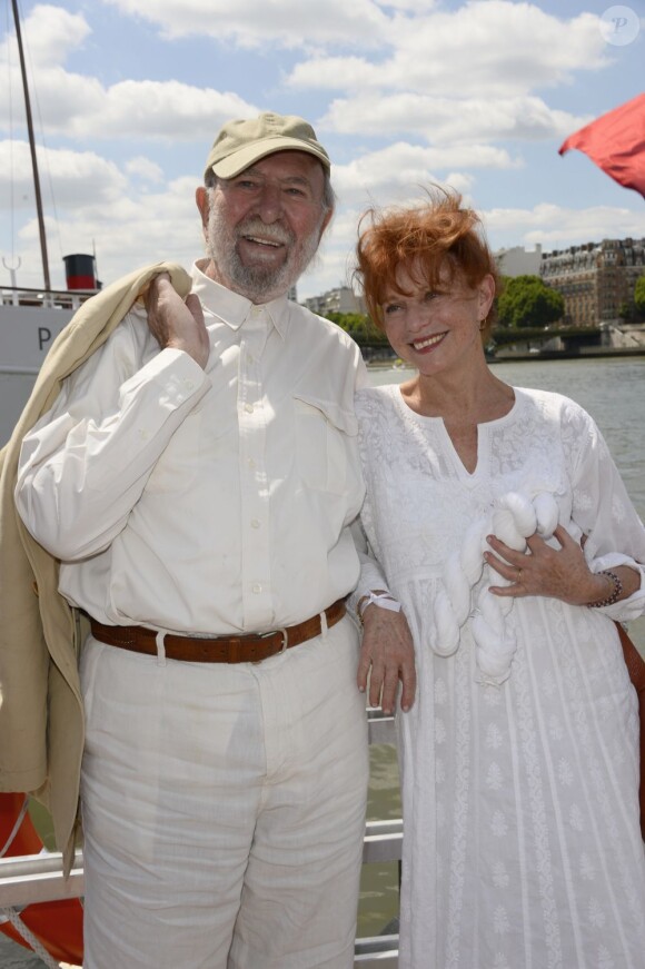 Jean-Pierre Marielle et sa femme Agathe Natanson lors de la 3ème édition du Brunch Blanc-Une croisiere sur la Seine à Paris le 30 juin 2013