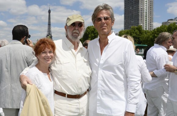 Jean-Pierre Marielle, Agathe Natanson et Dominique Desseigne lors de la 3ème édition du Brunch Blanc-Une croisiere sur la Seine à Paris le 30 juin 2013