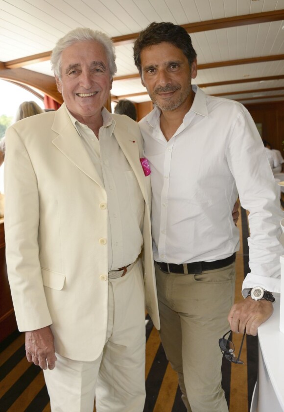 Jean-Loup Dabadie et Pascal Elbé lors de la 3ème édition du Brunch Blanc-Une croisiere sur la Seine à Paris le 30 juin 2013
