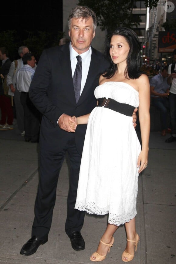 Alec Baldwin et son épouse Hilaria Thomas, enceinte, à New York pour la présentation de The Unavoidable Disappearance Of Tom Durnin le 27 juin 2013