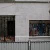 L'ultime demeure de Serge Gainsbourg, rue de Verneuil à Paris, propriété de sa fille Charlotte, a été repeint en blanc, en juillet 2013.