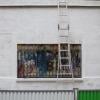 L'ancien hôtel particulier de Serge Gainsbourg, rue de Verneuil à Paris, propriété de sa fille Charlotte, sera ouvert aux visites du public des septembre 2013. La façade de l'immeuble, repeinte en blanc, était recouverte de graffitis. Le 2 juillet 2013.