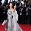 Asia Argento rebelle sur le tapis rouge du Festival de Cannes pour la clôture le 26 mai 2013