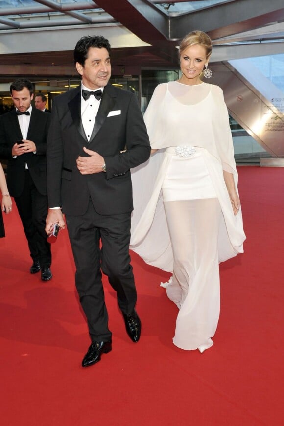 La belle Adriana Karembeu et son compagnon André Ohanian participent à la cérémonie des remises de récompenses du 53 Festival de Télévision de Monte-Carlo, au Grimaldi Forum, le 13 juin 2013.
