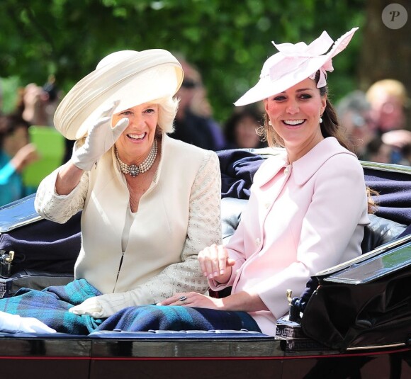 Kate Middleton, enceinte, et Camilla Parker Bowles. A Londres. Le 15 juin 2013.