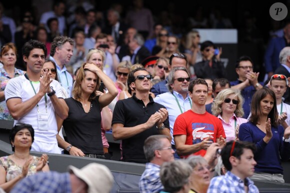 Amélie Mauresmo et Thomas Drouet lors de la demi-finale de Wimbledon qui opposait Marion Bartoli à Kirsten Flipkens le 4 juillet 2013 à Londres