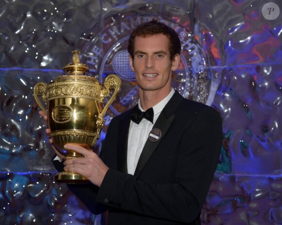 Andy Murray lors du dîner des champions après sa victoire à Wimbledon à l'hôtel Intercontinental de Londres le 7 juillet 2013 à Londres