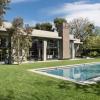 L'acteur américain Jeremy Renner a vendu cette sublime maison pour la somme de 25 millions de dollars.