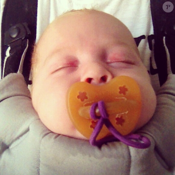 L'Anglaise Peaches Geldof adore prendre des photos de ses enfants Astala et Phaedra sur les réseaux sociaux. Le 8 juillet elle a d'ailleurs posté de nombreux clichés de ses bébés sur Instagram. Ici on peut voir Phaedra, né le 24 avril 2013.