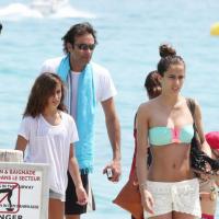 Anthony Delon : Détente et virée en mer avec ses filles au large de Saint-Tropez