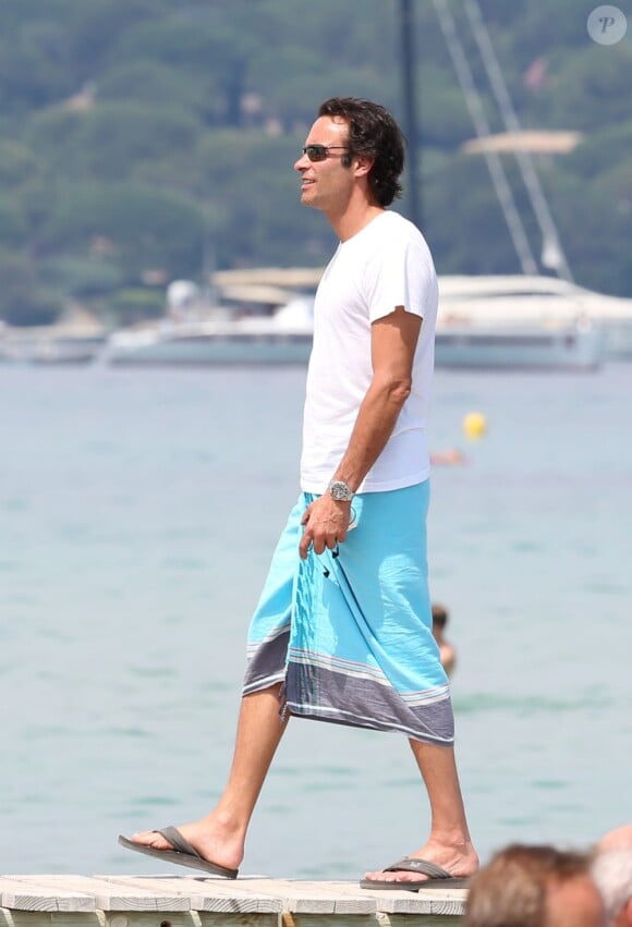 Anthony Delon, en vacances à St-Tropez, arrive au Club 55 à Ramatuelle, le mardi 9 juillet 2013.