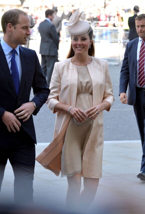 Le prince William et Kate Middleton, enceinte, à l'abbaye de Westminster le 4 juin 2013 pour les 60 ans du couronnement d'Elizabeth II.