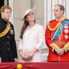 Kate Middleton, enceinte, avec les princes William et Harry le 15 juin 2013 à Londres pour la parade Trooping the Colour.