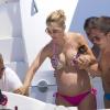 Exclusif - Le footballeur Victor Valdés en vacances avec sa femme enceinte Yolanda Cardona et leurs fils Dylan (3 ans) et Kai (7 mois) à Formentera en Espagne le 8 juillet 2013.