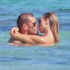 Victor Valdés en vacances avec sa femme enceinte Yolanda Cardona à Formentera en Espagne le 7 juillet 2013.