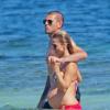 Victor Valdés en vacances avec sa femme enceinte Yolanda Cardona à Formentera en Espagne le 7 juillet 2013.