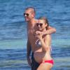 Le footballeur Victor Valdés en vacances avec sa femme enceinte Yolanda Cardona à Formentera en Espagne le 7 juillet 2013.