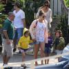 Exclusif - Jennifer Lopez, son compagnon Casper Smart, et ses enfants Emme et Max sur une plage de Malibu le 6 juillet 2013.
