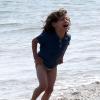Exclusif - Jennifer Lopez, son compagnon Casper Smart, et ses enfants Emme et Max sur une plage de Malibu le 6 juillet 2013.